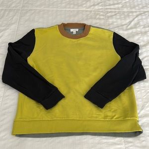 Used Sweatshirt, so cute and stylish! Comes from smoke free environment.